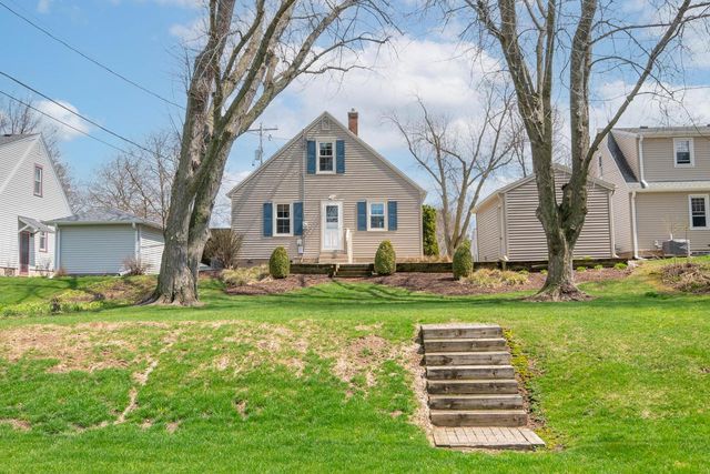 W63N391 Hillcrest AVENUE, Cedarburg, WI 53012