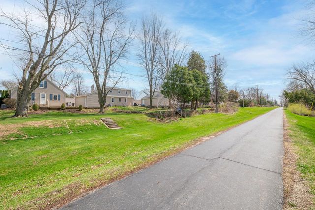 W63N391 Hillcrest AVENUE, Cedarburg, WI 53012