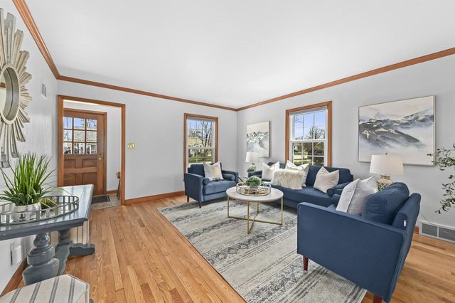 W63N391 Hillcrest AVENUE, Cedarburg, WI 53012