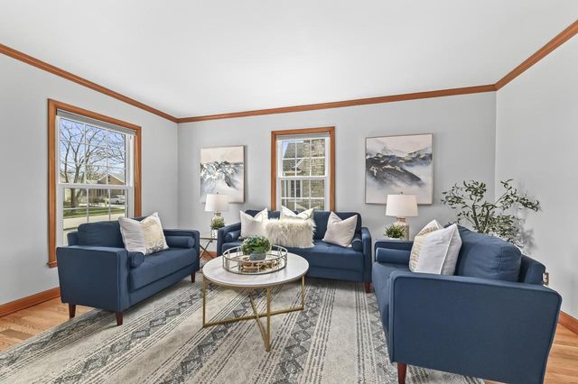 W63N391 Hillcrest AVENUE, Cedarburg, WI 53012