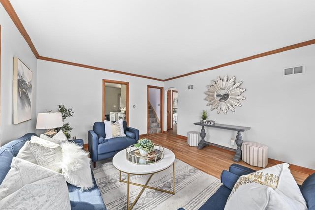 W63N391 Hillcrest AVENUE, Cedarburg, WI 53012