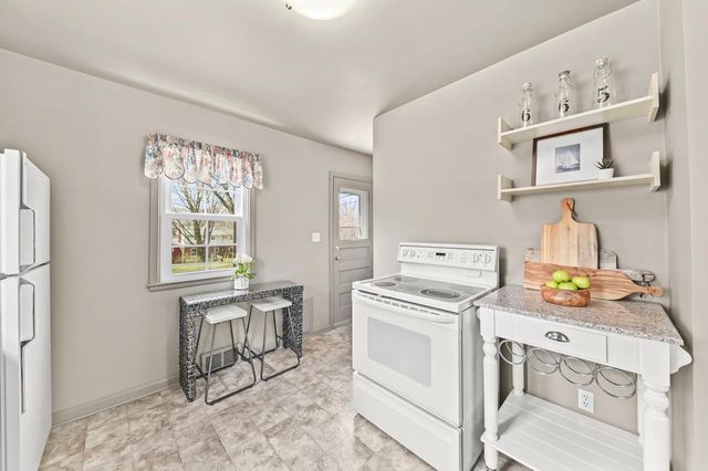 W63N391 Hillcrest AVENUE, Cedarburg, WI 53012
