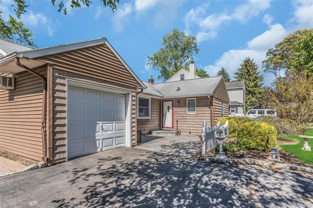 22 Leuce Place, Glen Cove, NY 11542