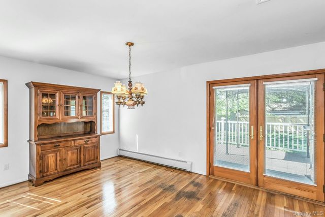 22 Leuce Place, Glen Cove, NY 11542