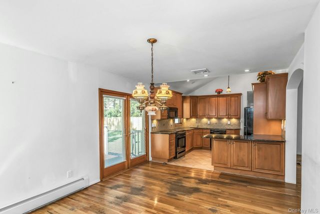 22 Leuce Place, Glen Cove, NY 11542