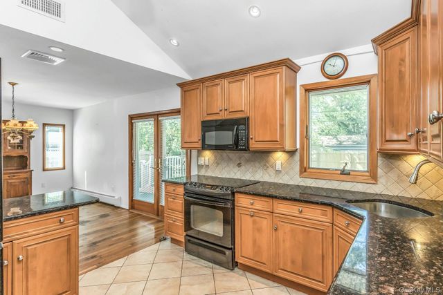 22 Leuce Place, Glen Cove, NY 11542