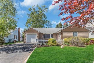 22 Leuce Place, Glen Cove, NY 11542