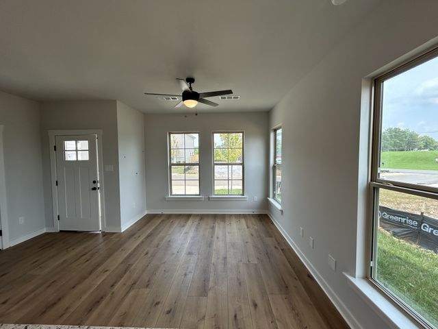 202 Augusta Way, Burns, TN 37029