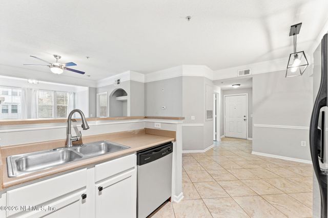 8550 TOUCHTON Road 127, Jacksonville, FL 32216