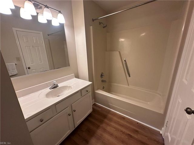 421 Harbour Pt Apt 204, Virginia Beach, VA 23451