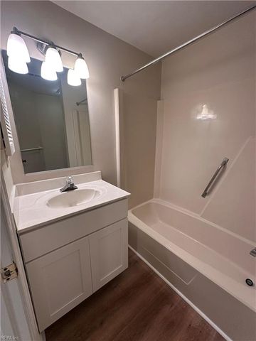 421 Harbour Pt Apt 204, Virginia Beach, VA 23451