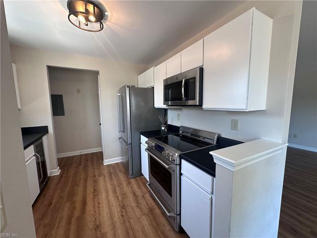 421 Harbour Pt Apt 204, Virginia Beach, VA 23451