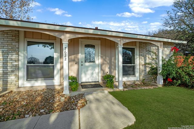 7622 Gnarled Oak Tr, Live Oak, TX 78233