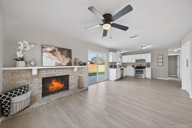 7622 Gnarled Oak Tr, Live Oak, TX 78233