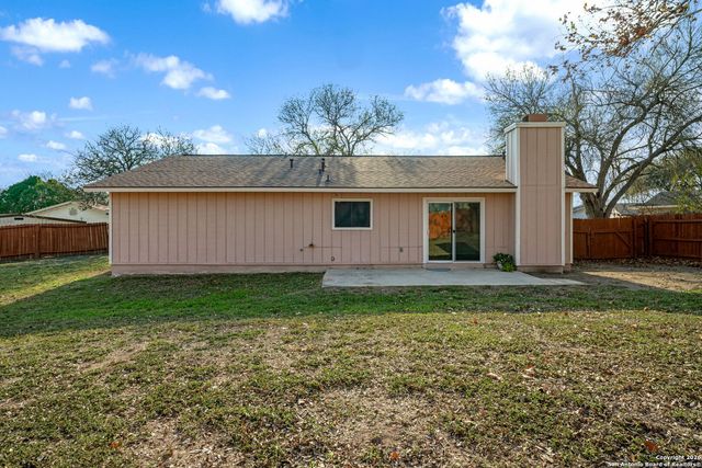 7622 Gnarled Oak Tr, Live Oak, TX 78233