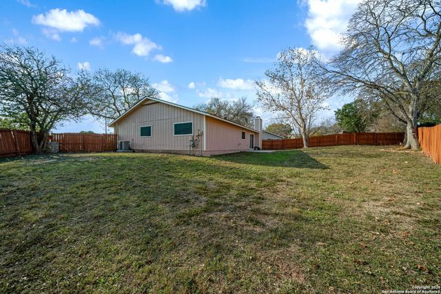 7622 Gnarled Oak Tr, Live Oak, TX 78233