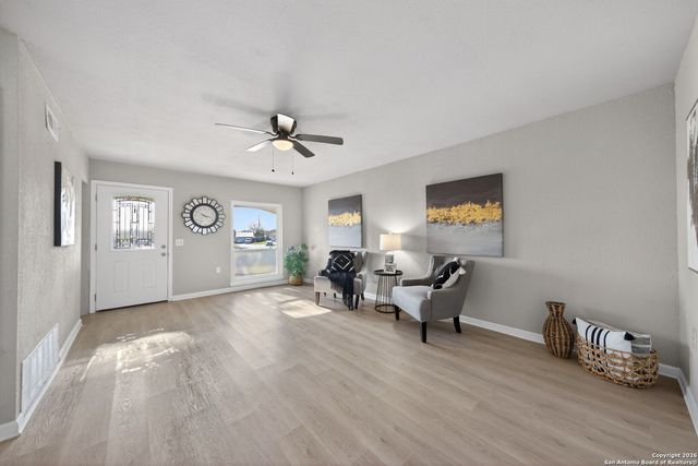 7622 Gnarled Oak Tr, Live Oak, TX 78233