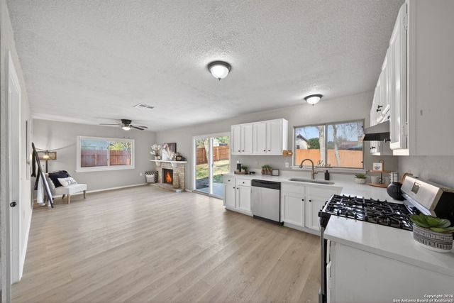 7622 Gnarled Oak Tr, Live Oak, TX 78233