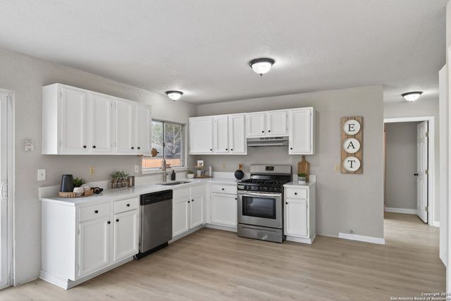 7622 Gnarled Oak Tr, Live Oak, TX 78233