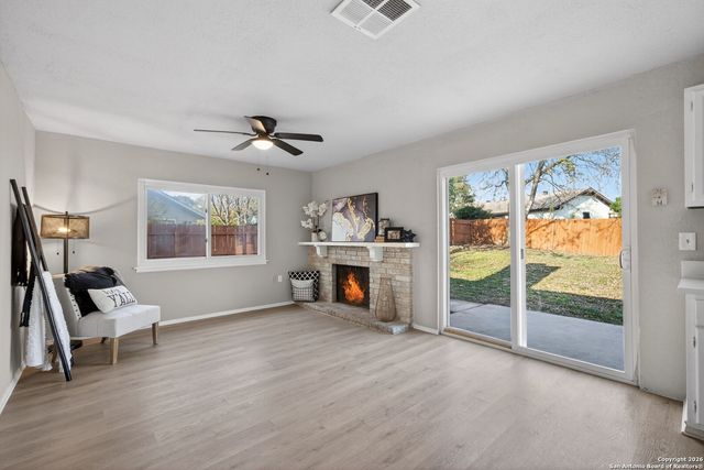 7622 Gnarled Oak Tr, Live Oak, TX 78233