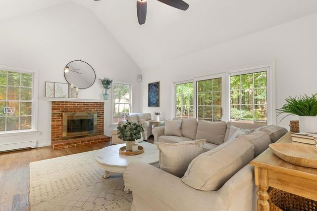 2 Brookside St, Upton, MA 01568