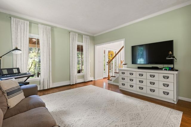 2 Brookside St, Upton, MA 01568