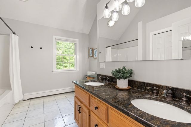 2 Brookside St, Upton, MA 01568