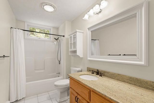 2 Brookside St, Upton, MA 01568