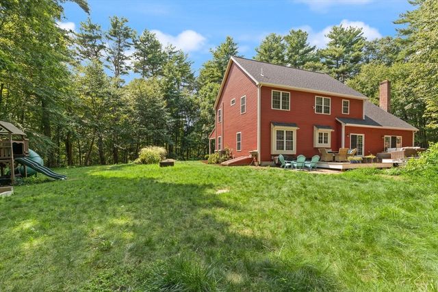 2 Brookside St, Upton, MA 01568