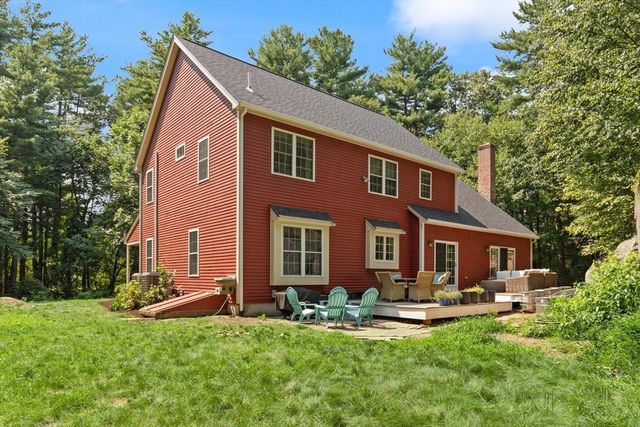 2 Brookside St, Upton, MA 01568
