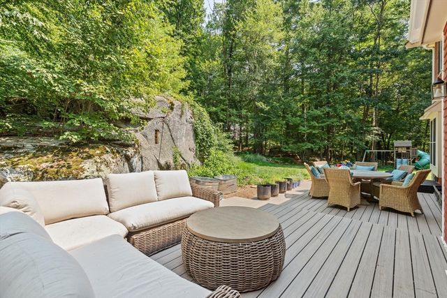2 Brookside St, Upton, MA 01568