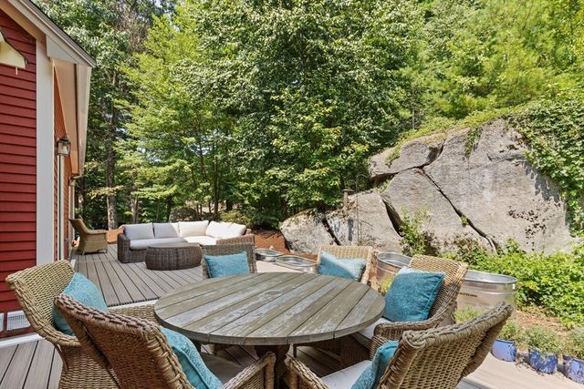 2 Brookside St, Upton, MA 01568