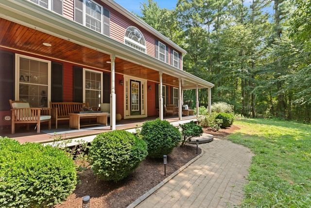 2 Brookside St, Upton, MA 01568