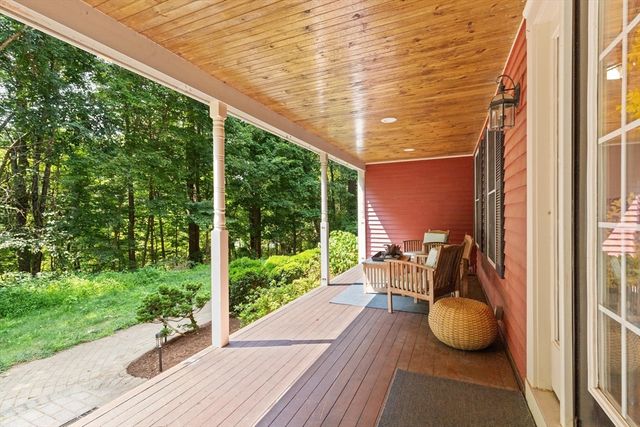 2 Brookside St, Upton, MA 01568