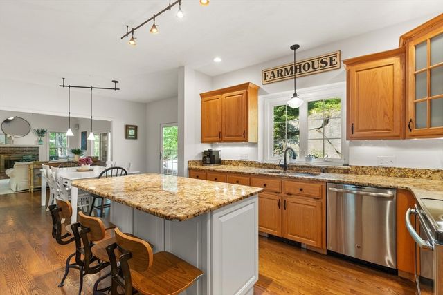 2 Brookside St, Upton, MA 01568