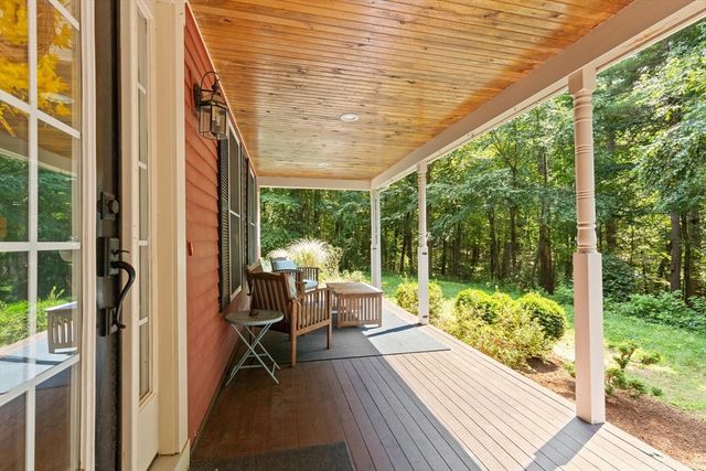 2 Brookside St, Upton, MA 01568