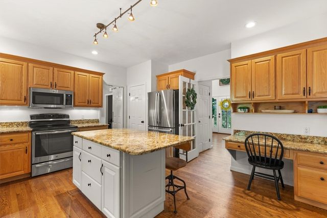 2 Brookside St, Upton, MA 01568