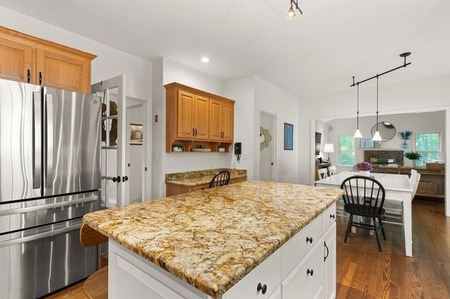 2 Brookside St, Upton, MA 01568