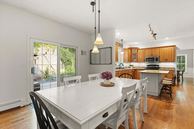 2 Brookside St, Upton, MA 01568