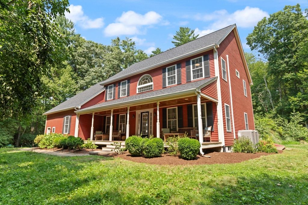 2 Brookside St, Upton, MA 01568