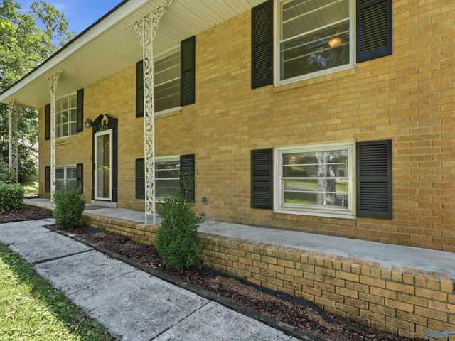 2628 Valley Brook Drive NE, Huntsville, AL 35811