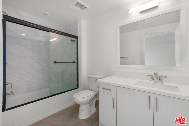 1832 S Barrington Avenue 401, Los Angeles, CA 90025