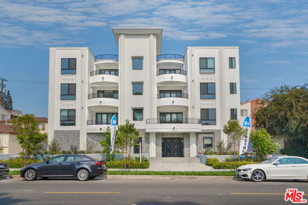 1832 S Barrington Avenue 401, Los Angeles, CA 90025