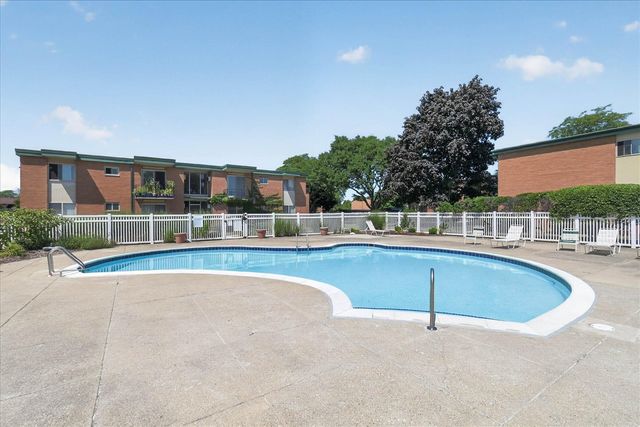 1942 Axtell Drive 3, Troy, MI 48084