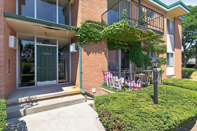 1942 Axtell Drive 3, Troy, MI 48084