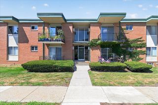 1942 Axtell Drive 3, Troy, MI 48084