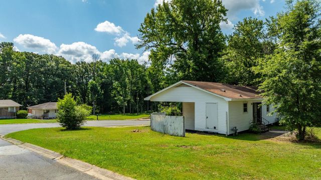15 Village Court, Little Rock, AR 72209