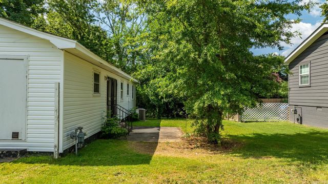 15 Village Court, Little Rock, AR 72209