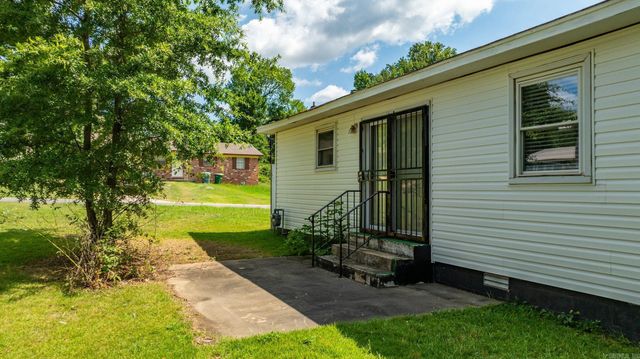 15 Village Court, Little Rock, AR 72209