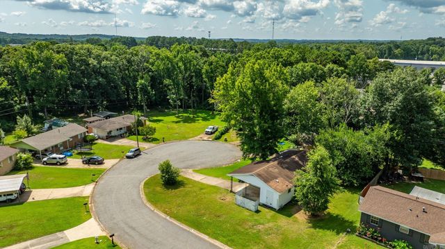 15 Village Court, Little Rock, AR 72209